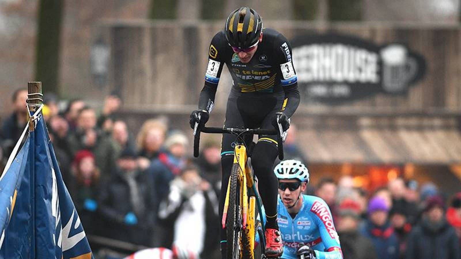 CYCLOCROSS AZENCROSS LOENHOUT